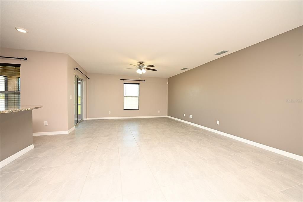 For Rent: $2,100 (5 beds, 3 baths, 1975 Square Feet)