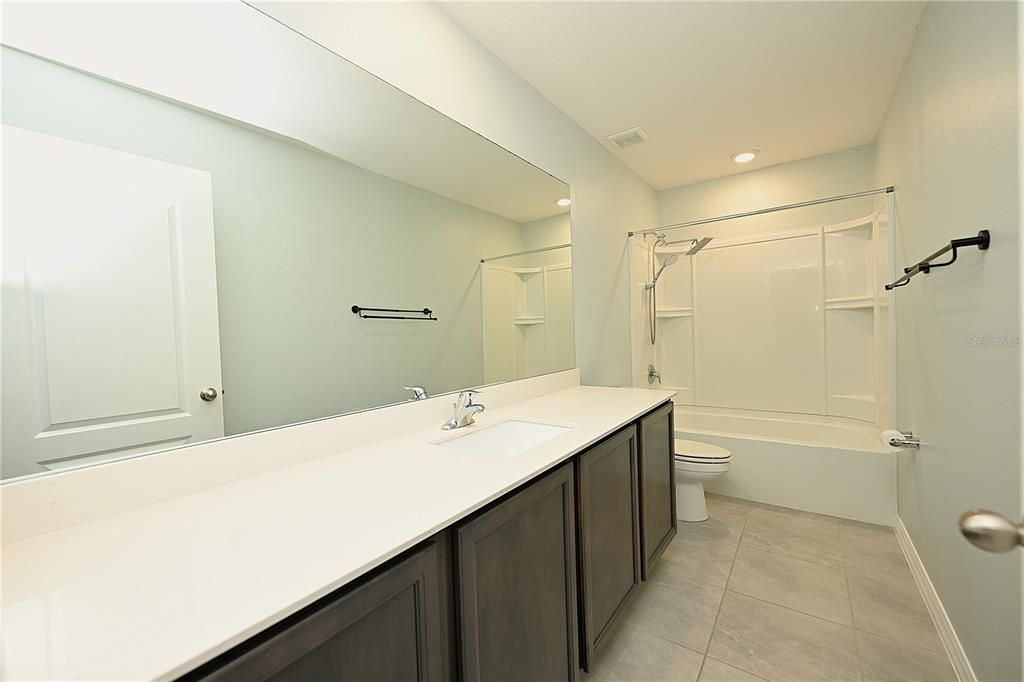 For Rent: $2,100 (5 beds, 3 baths, 1975 Square Feet)