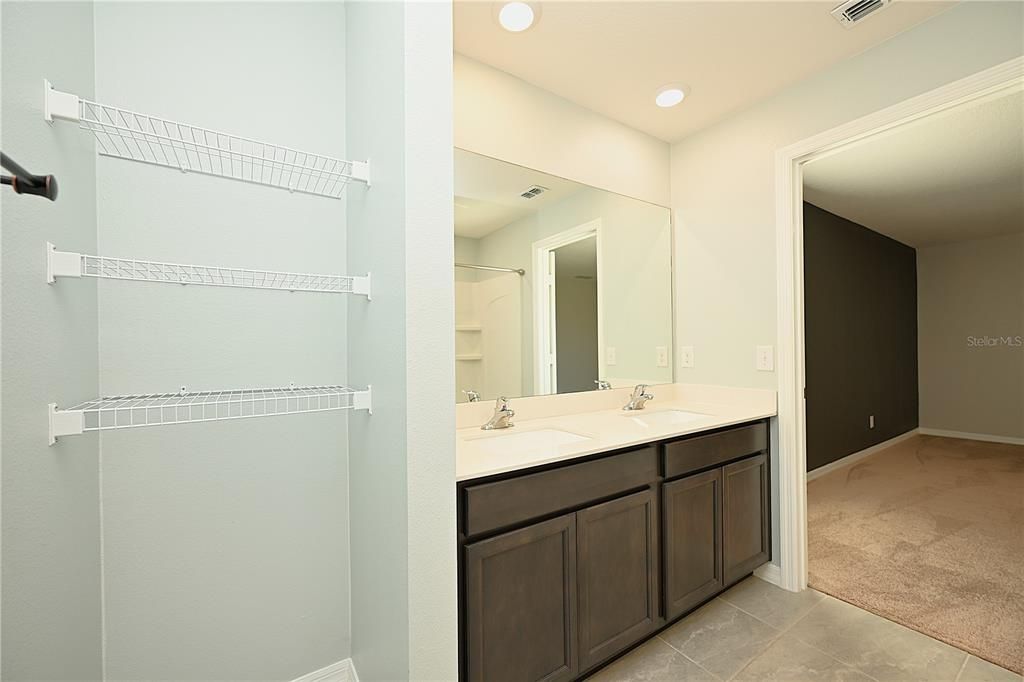 For Rent: $2,100 (5 beds, 3 baths, 1975 Square Feet)
