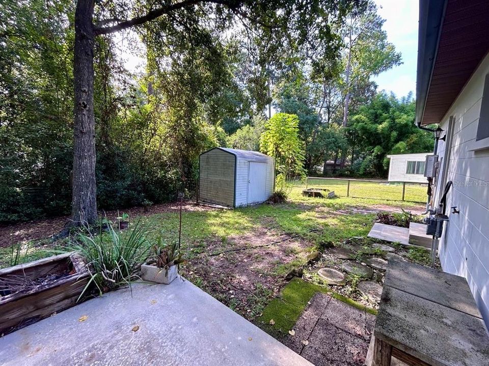For Sale: $219,000 (2 beds, 1 baths, 1086 Square Feet)