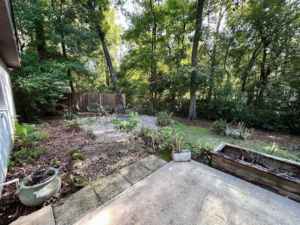 For Sale: $219,000 (2 beds, 1 baths, 1086 Square Feet)