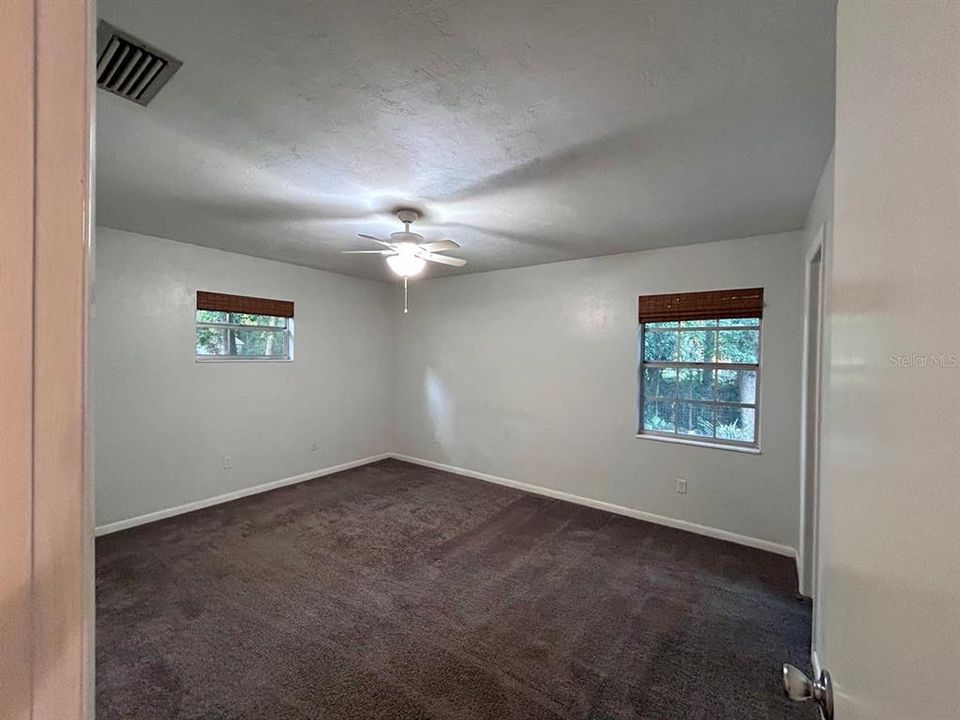 For Sale: $219,000 (2 beds, 1 baths, 1086 Square Feet)