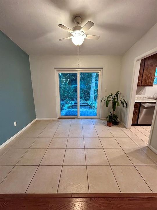 For Sale: $219,000 (2 beds, 1 baths, 1086 Square Feet)