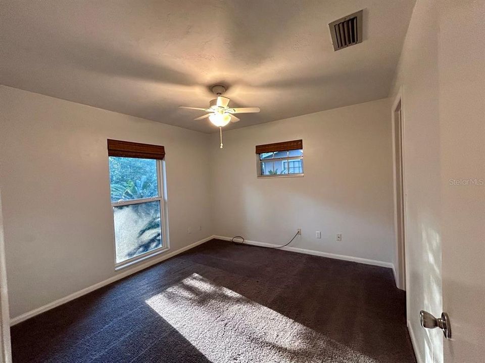 For Sale: $219,000 (2 beds, 1 baths, 1086 Square Feet)
