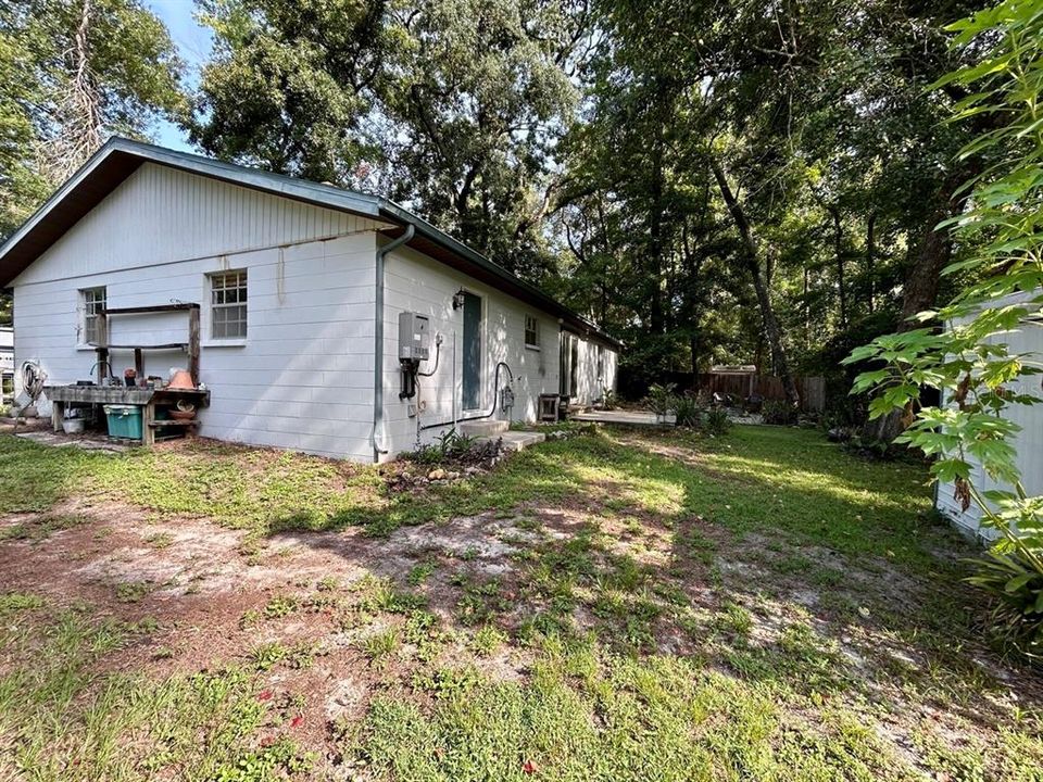 For Sale: $219,000 (2 beds, 1 baths, 1086 Square Feet)