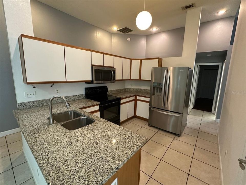 For Rent: $2,495 (3 beds, 2 baths, 1444 Square Feet)