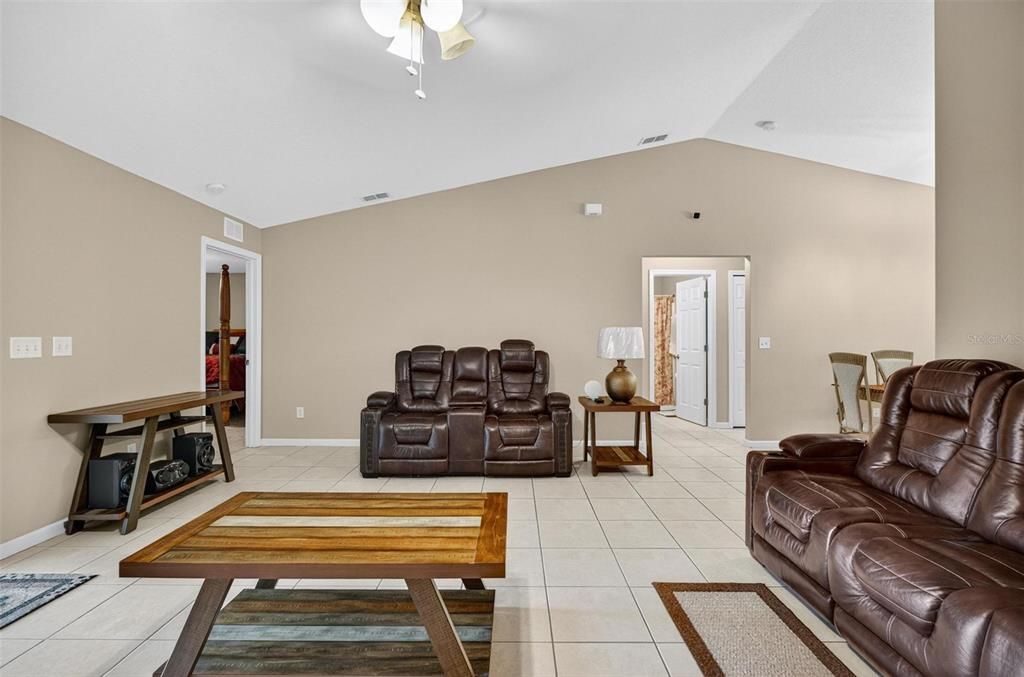 For Sale: $535,000 (6 beds, 0 baths, 2800 Square Feet)
