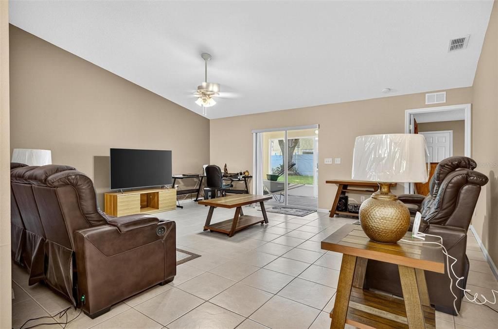 For Sale: $535,000 (6 beds, 0 baths, 2800 Square Feet)