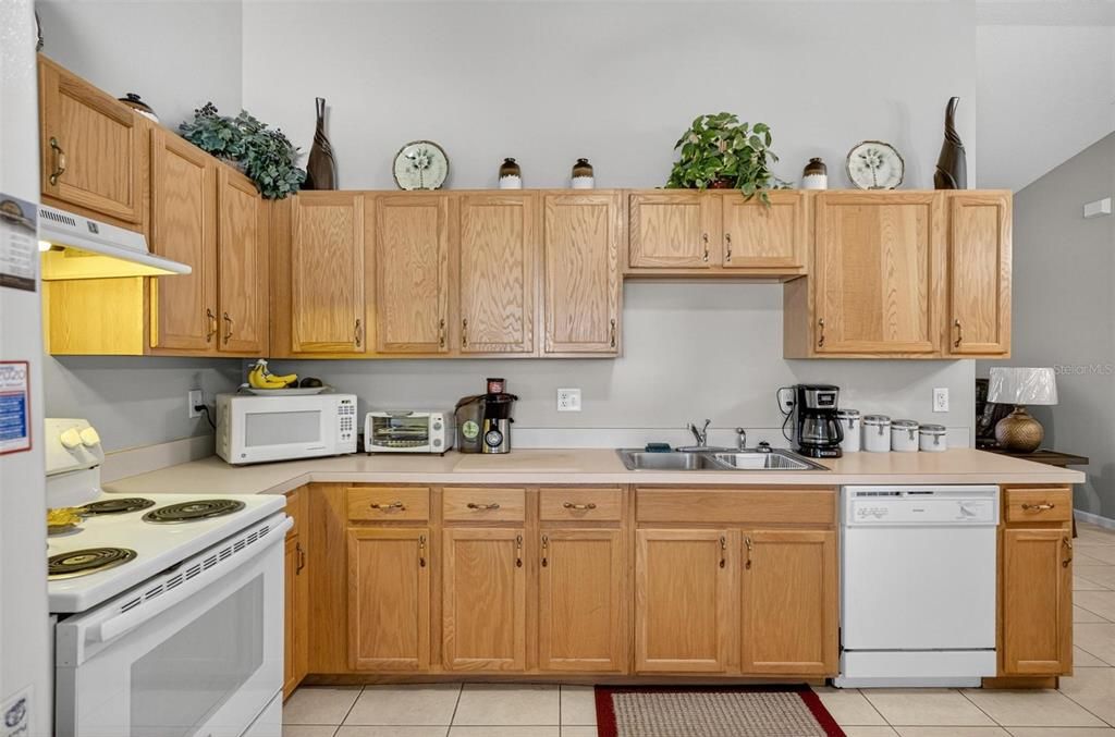 For Sale: $535,000 (6 beds, 0 baths, 2800 Square Feet)
