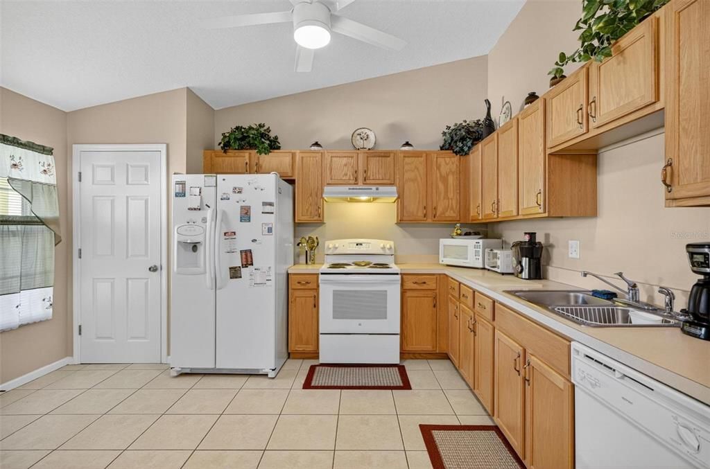 For Sale: $535,000 (6 beds, 0 baths, 2800 Square Feet)