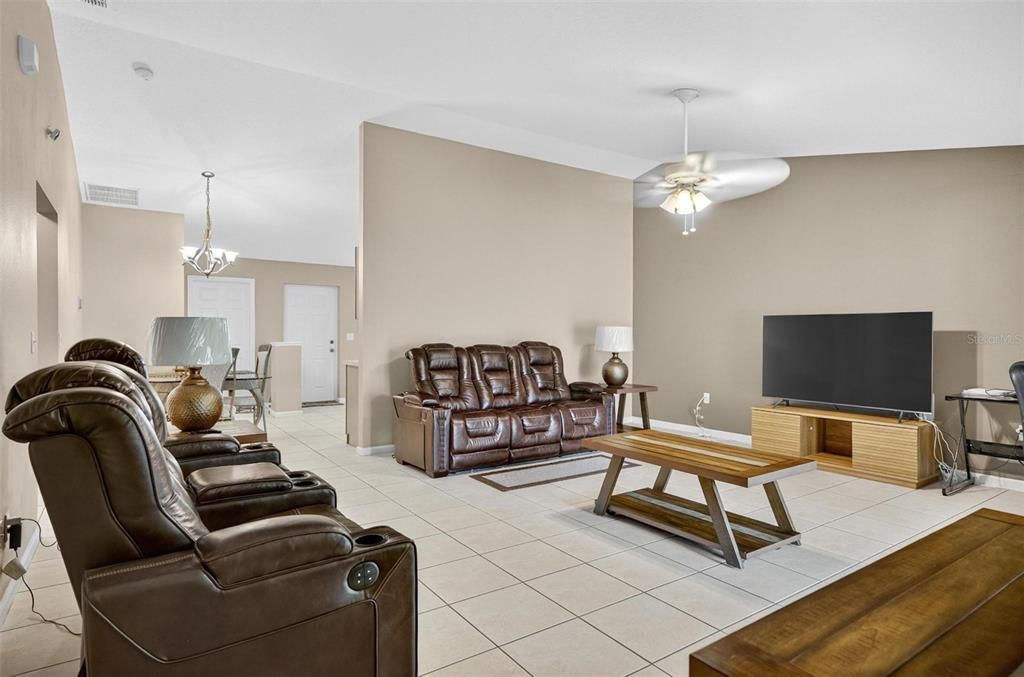 For Sale: $535,000 (6 beds, 0 baths, 2800 Square Feet)
