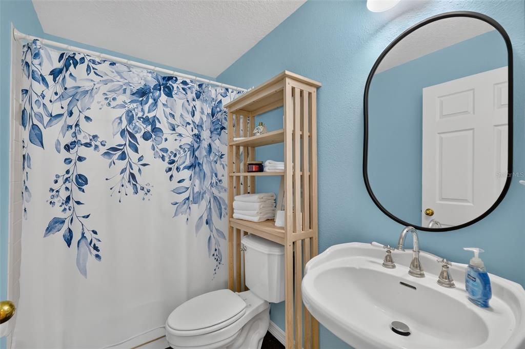 For Sale: $280,000 (3 beds, 2 baths, 1215 Square Feet)