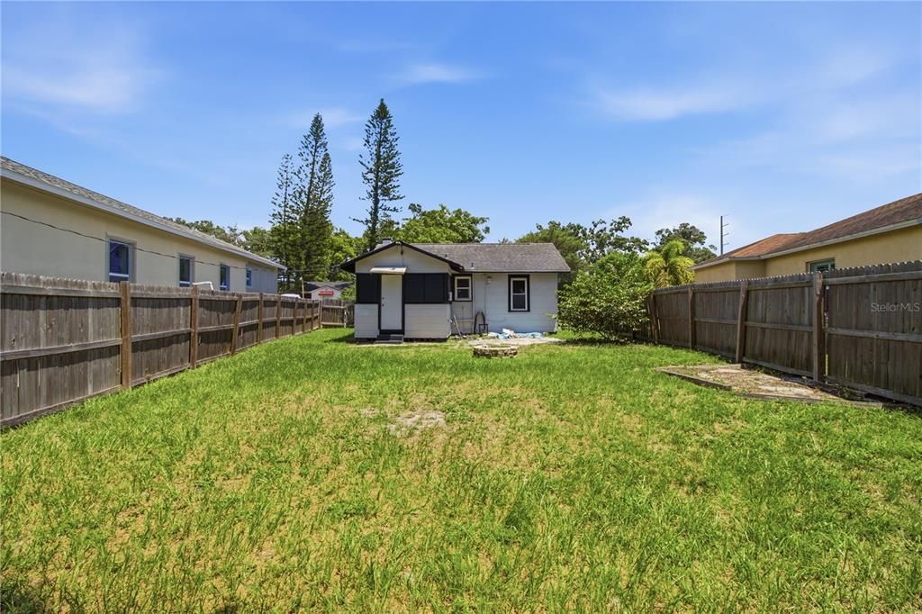 For Rent: $2,700 (2 beds, 1 baths, 804 Square Feet)