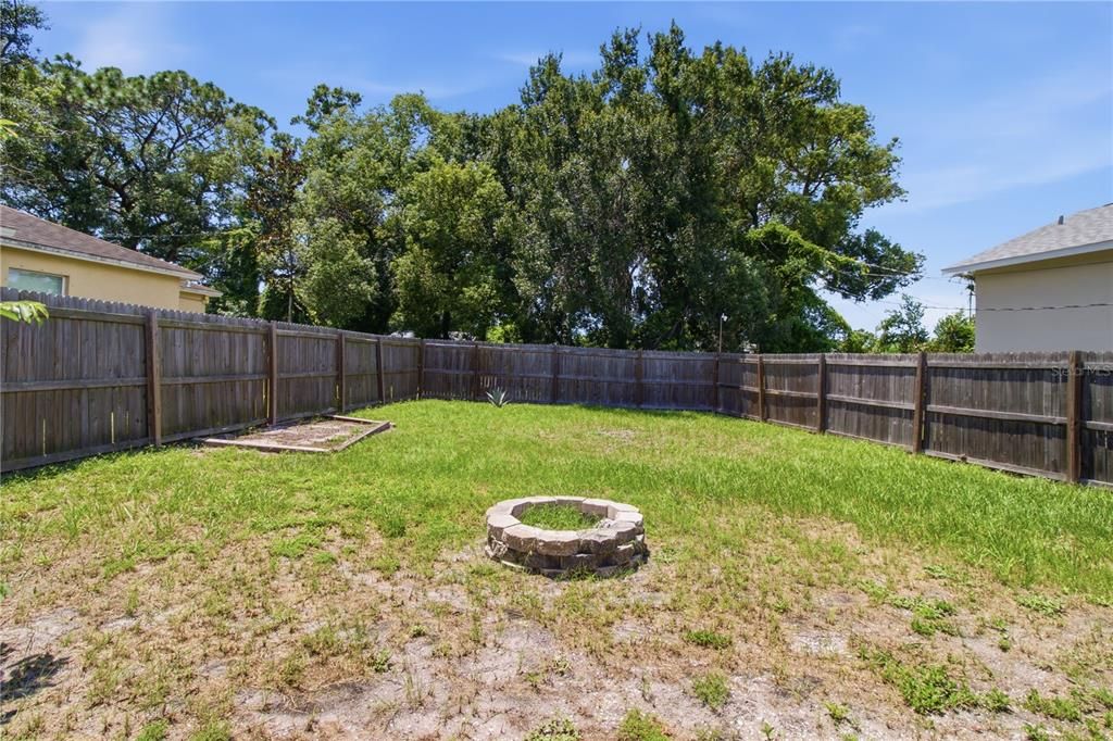 For Rent: $2,700 (2 beds, 1 baths, 804 Square Feet)
