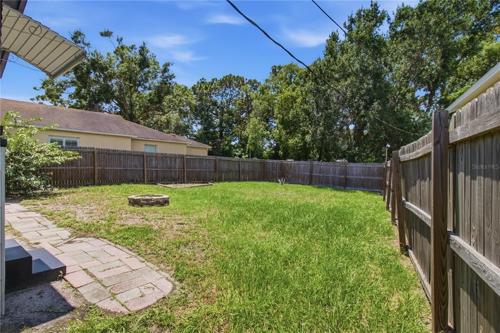 For Rent: $2,700 (2 beds, 1 baths, 804 Square Feet)