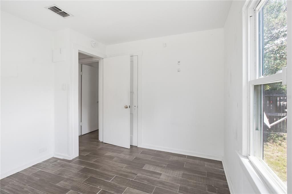 For Rent: $2,700 (2 beds, 1 baths, 804 Square Feet)
