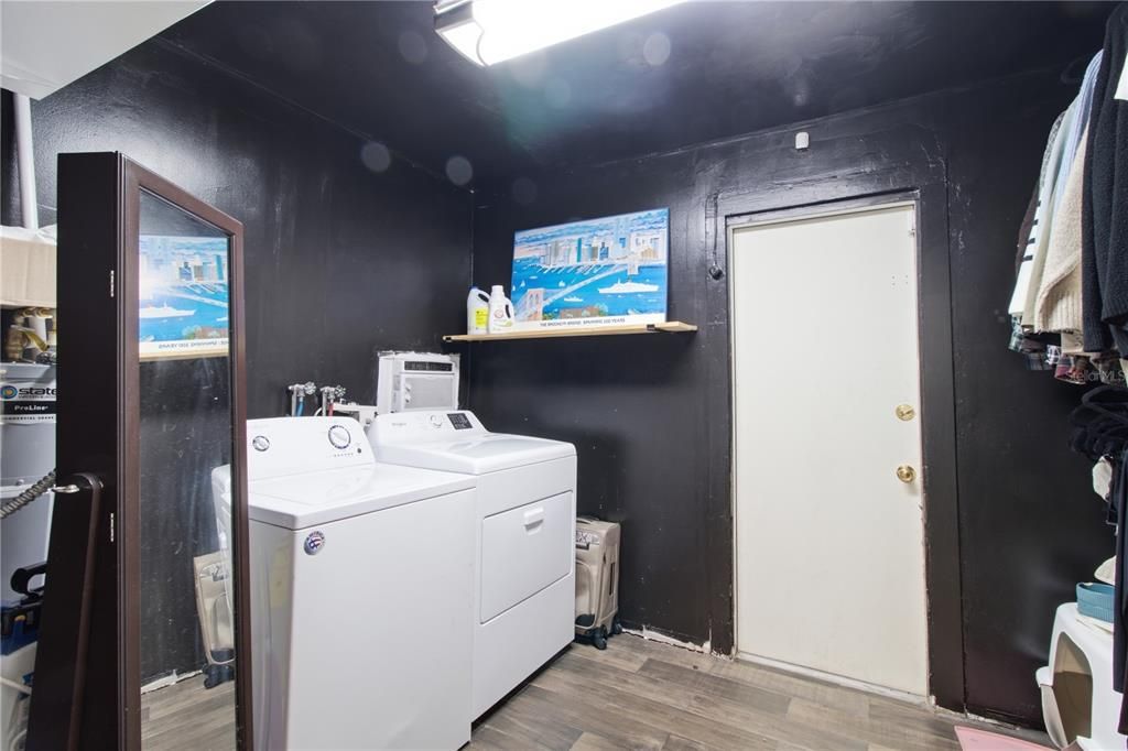 For Rent: $2,700 (2 beds, 1 baths, 804 Square Feet)