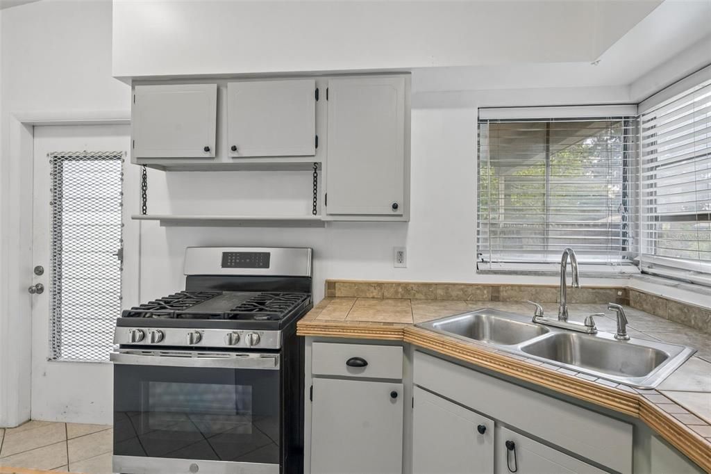En Venta: $215,000 (2 camas, 1 baños, 836 Pies cuadrados)