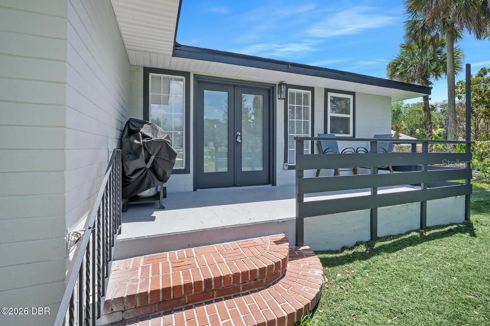 For Sale: $299,900 (4 beds, 2 baths, 1206 Square Feet)