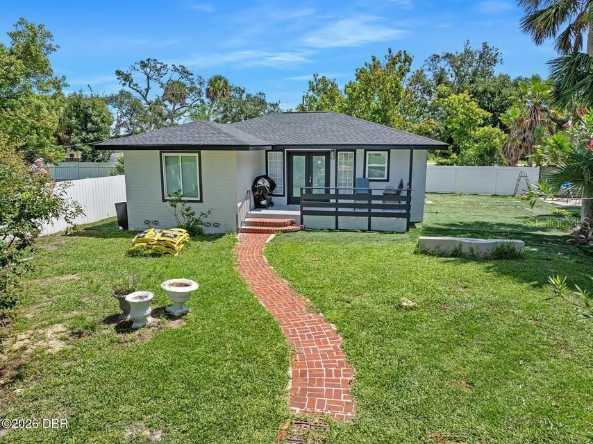 For Sale: $299,900 (4 beds, 2 baths, 1206 Square Feet)