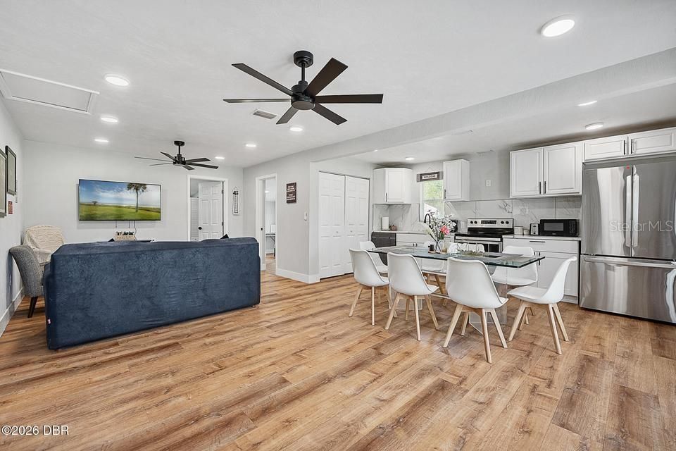 For Sale: $299,900 (4 beds, 2 baths, 1206 Square Feet)