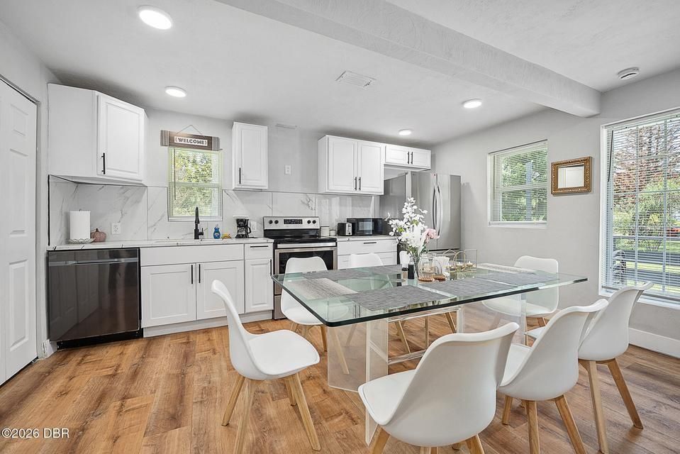 For Sale: $299,900 (4 beds, 2 baths, 1206 Square Feet)