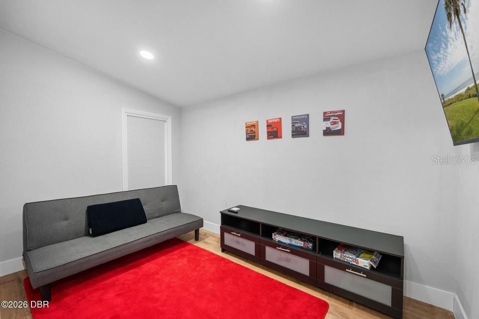 For Sale: $299,900 (4 beds, 2 baths, 1206 Square Feet)