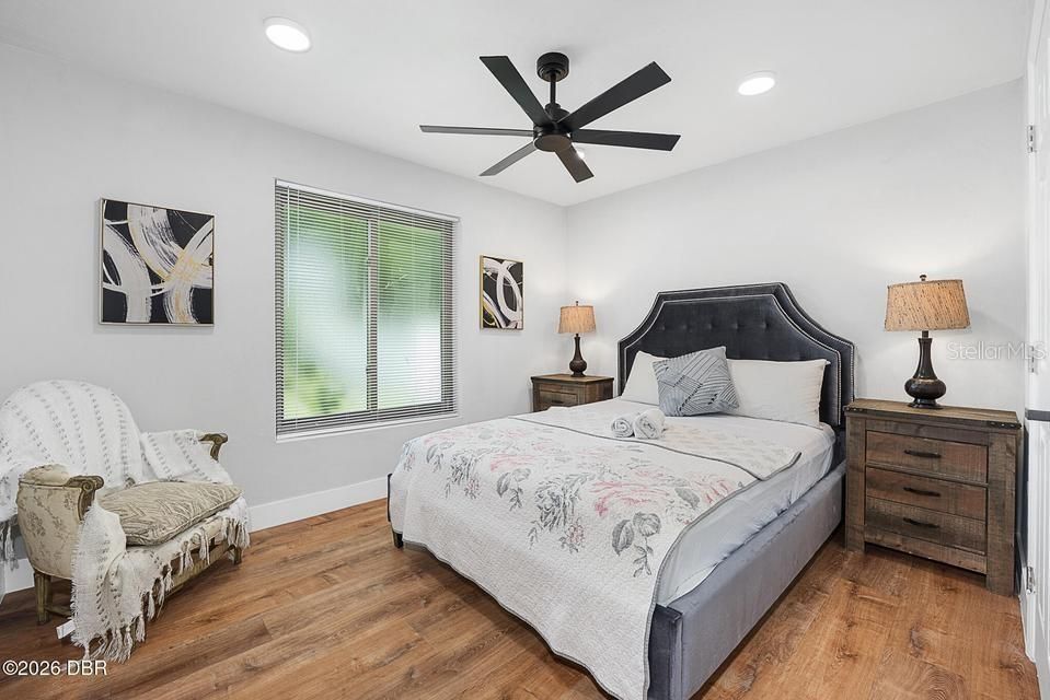 For Sale: $299,900 (4 beds, 2 baths, 1206 Square Feet)
