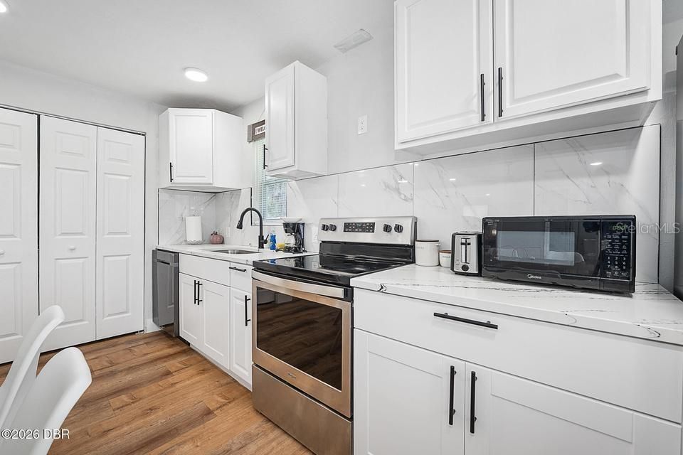 For Sale: $299,900 (4 beds, 2 baths, 1206 Square Feet)