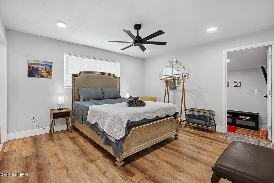 For Sale: $299,900 (4 beds, 2 baths, 1206 Square Feet)