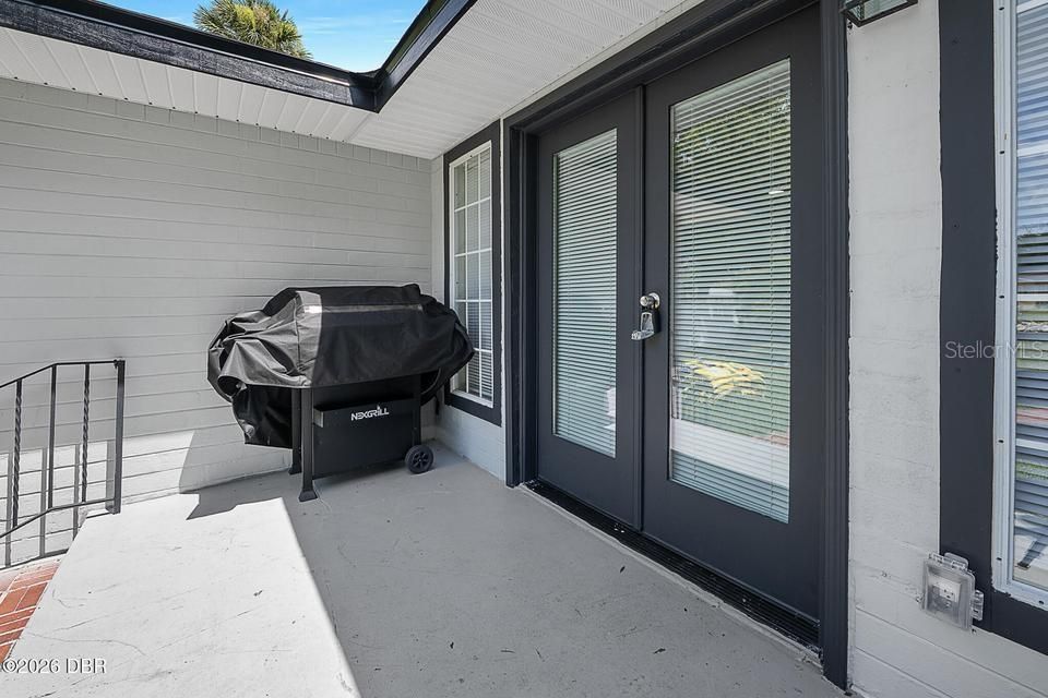 For Sale: $299,900 (4 beds, 2 baths, 1206 Square Feet)