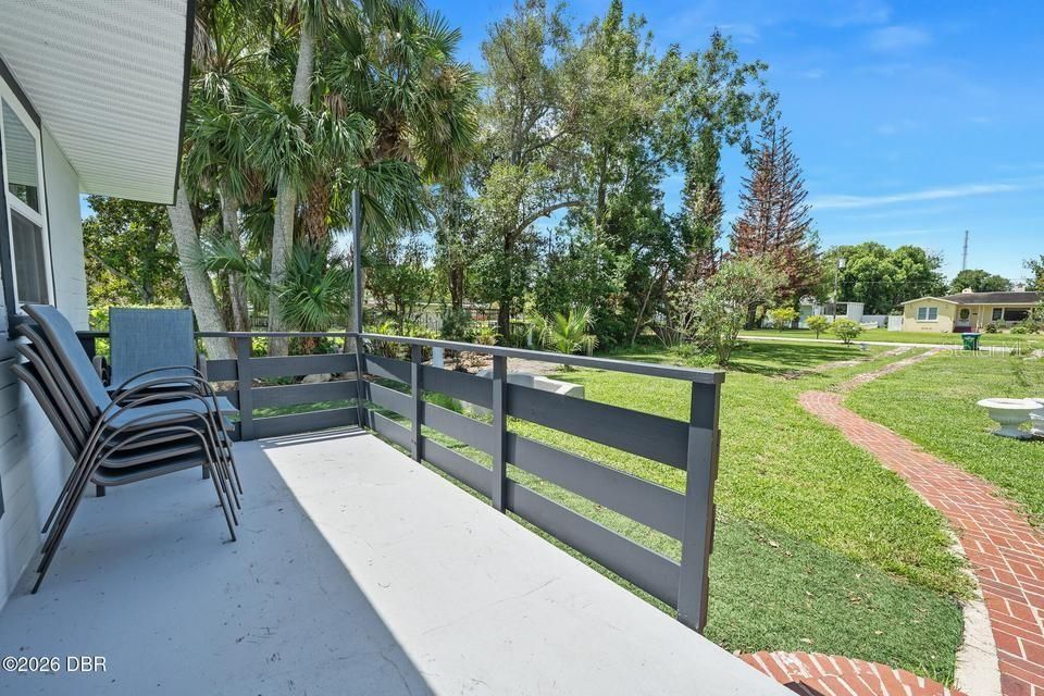 For Sale: $299,900 (4 beds, 2 baths, 1206 Square Feet)