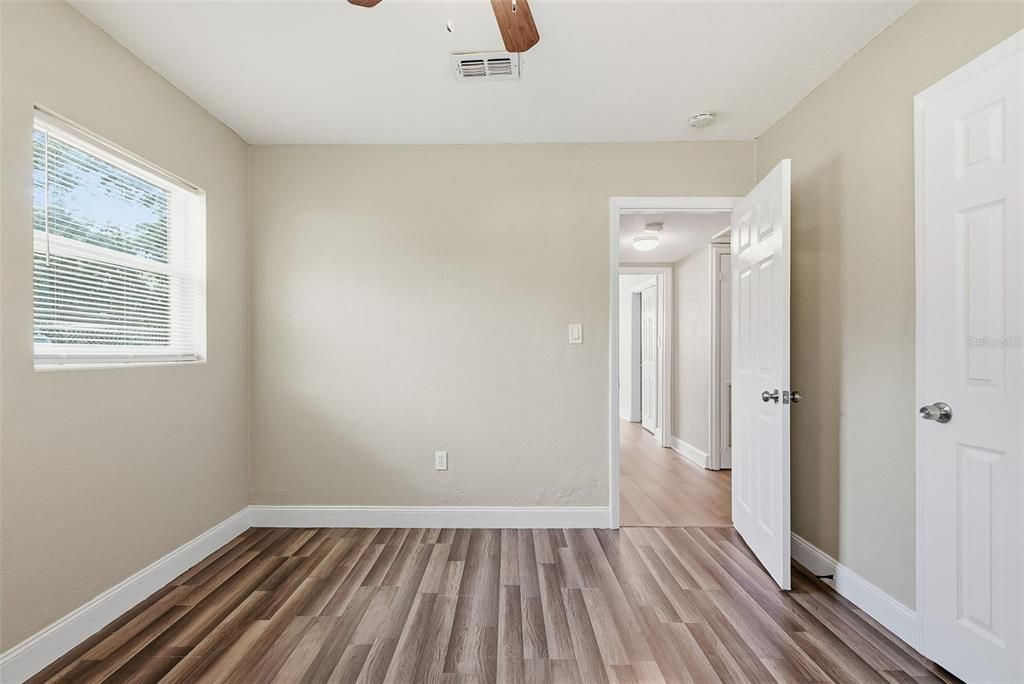 For Sale: $210,000 (3 beds, 2 baths, 1178 Square Feet)