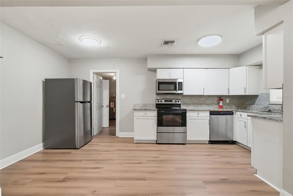 For Sale: $210,000 (3 beds, 2 baths, 1178 Square Feet)