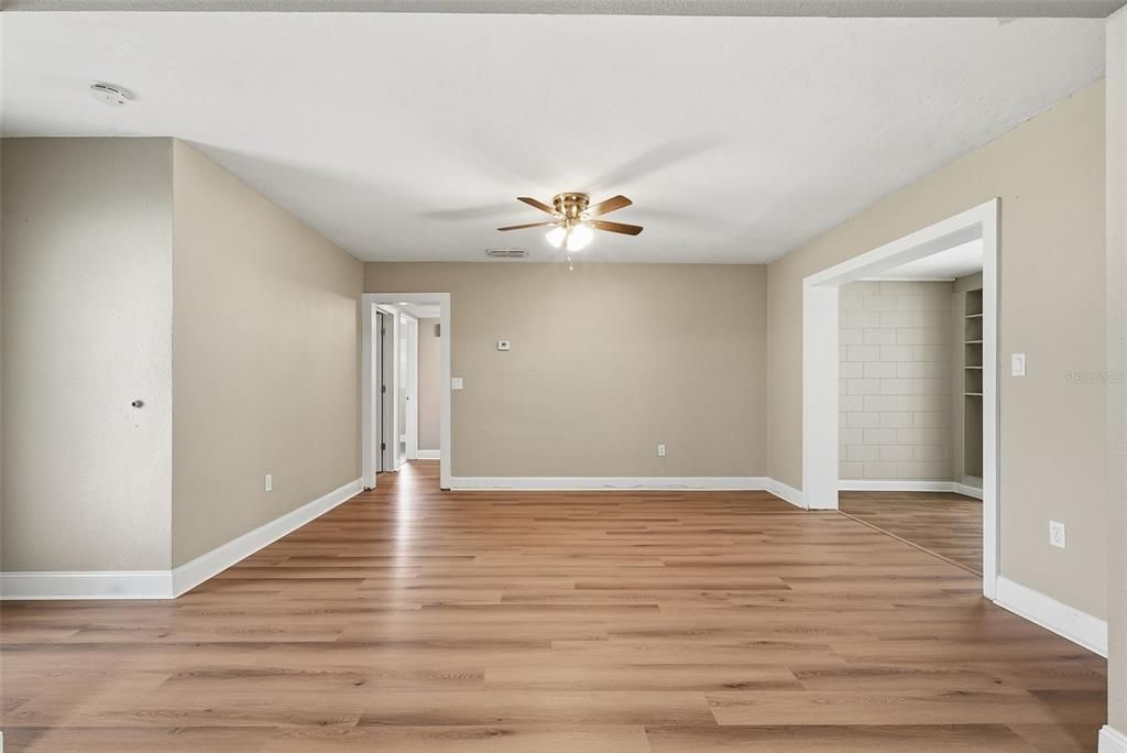 For Sale: $210,000 (3 beds, 2 baths, 1178 Square Feet)