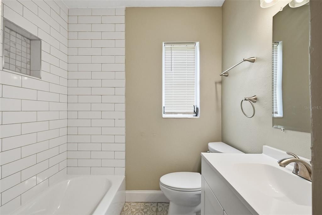 For Sale: $210,000 (3 beds, 2 baths, 1178 Square Feet)