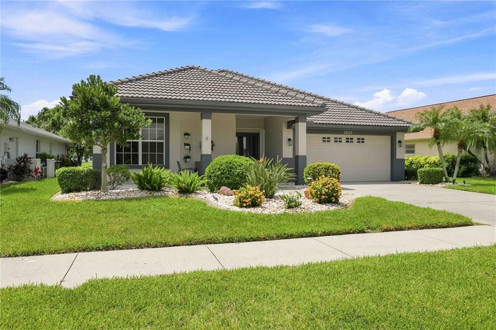 For Sale: $489,900 (3 beds, 2 baths, 1824 Square Feet)