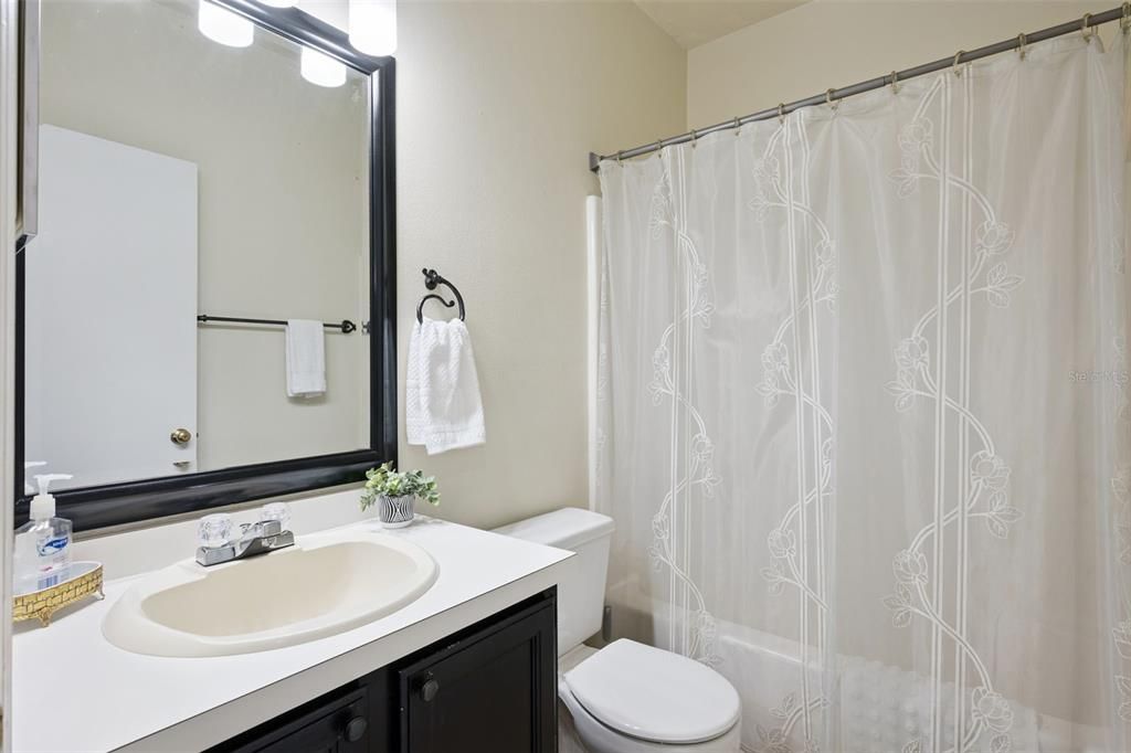 For Sale: $350,000 (3 beds, 2 baths, 1251 Square Feet)