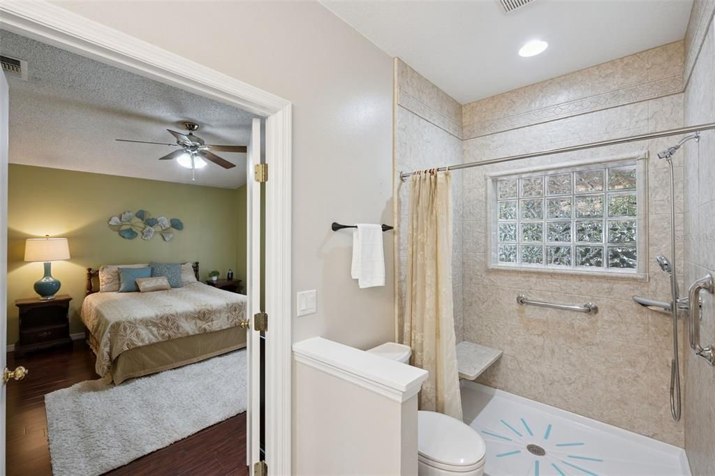 For Sale: $350,000 (3 beds, 2 baths, 1251 Square Feet)