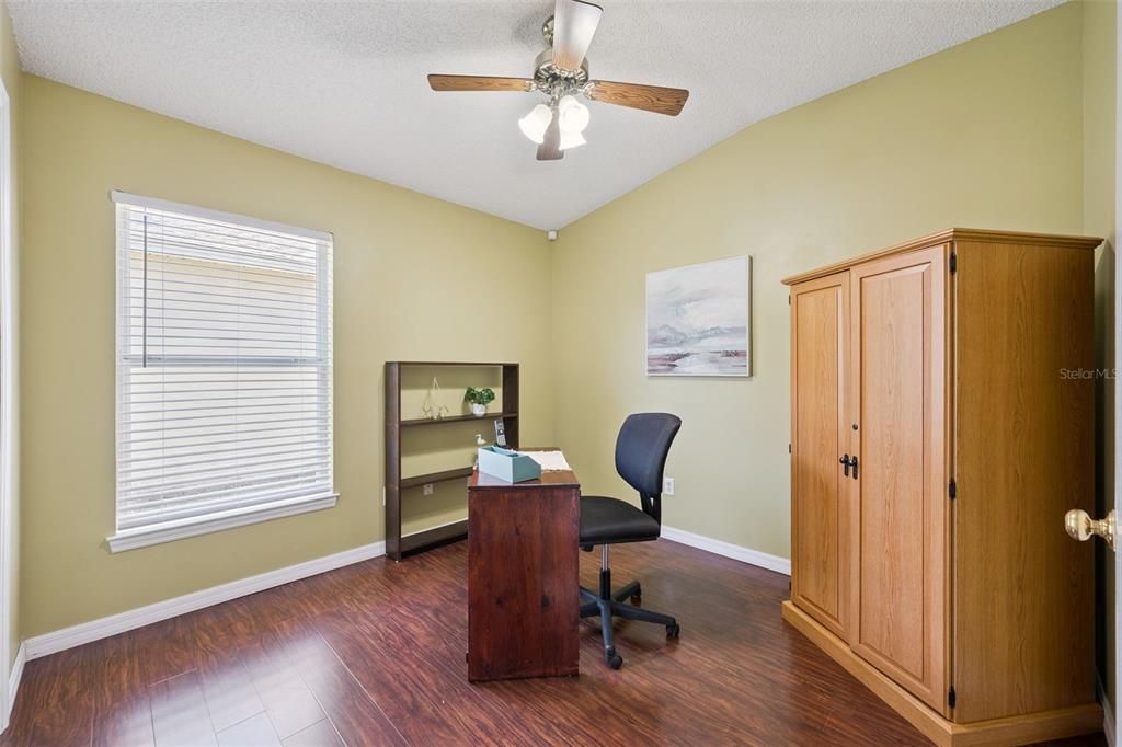 For Sale: $350,000 (3 beds, 2 baths, 1251 Square Feet)