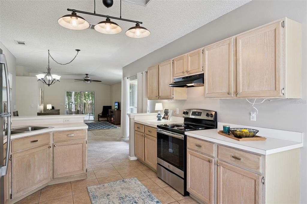 For Sale: $350,000 (3 beds, 2 baths, 1251 Square Feet)