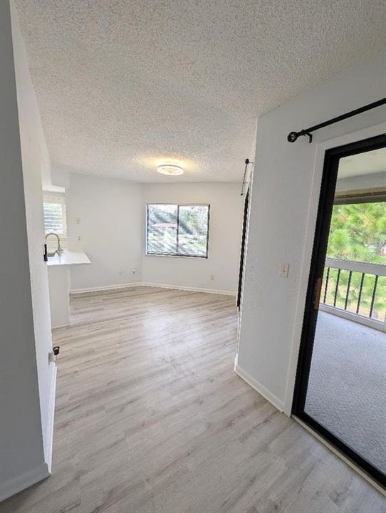 For Sale: $199,000 (2 beds, 2 baths, 1098 Square Feet)