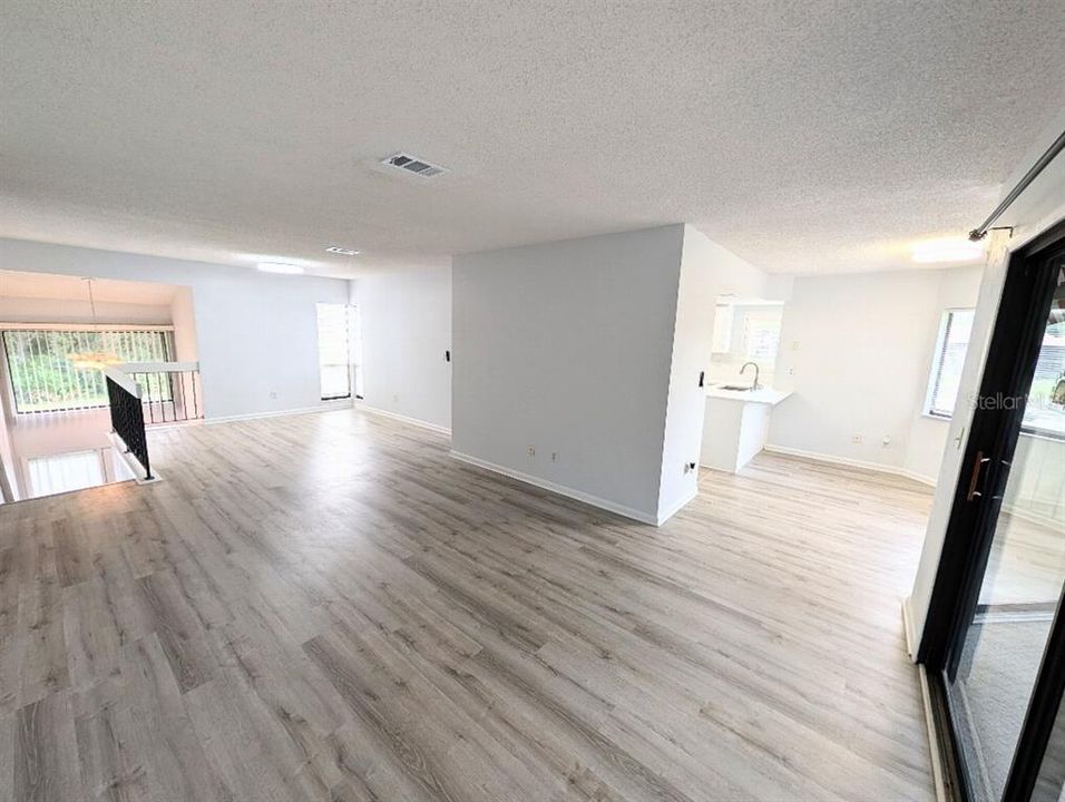 For Sale: $199,000 (2 beds, 2 baths, 1098 Square Feet)