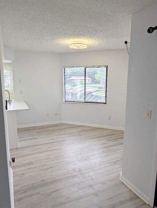 For Sale: $199,000 (2 beds, 2 baths, 1098 Square Feet)