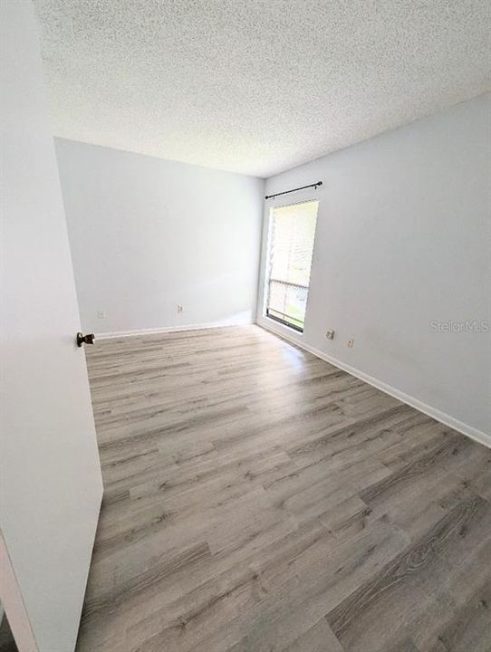 For Sale: $199,000 (2 beds, 2 baths, 1098 Square Feet)