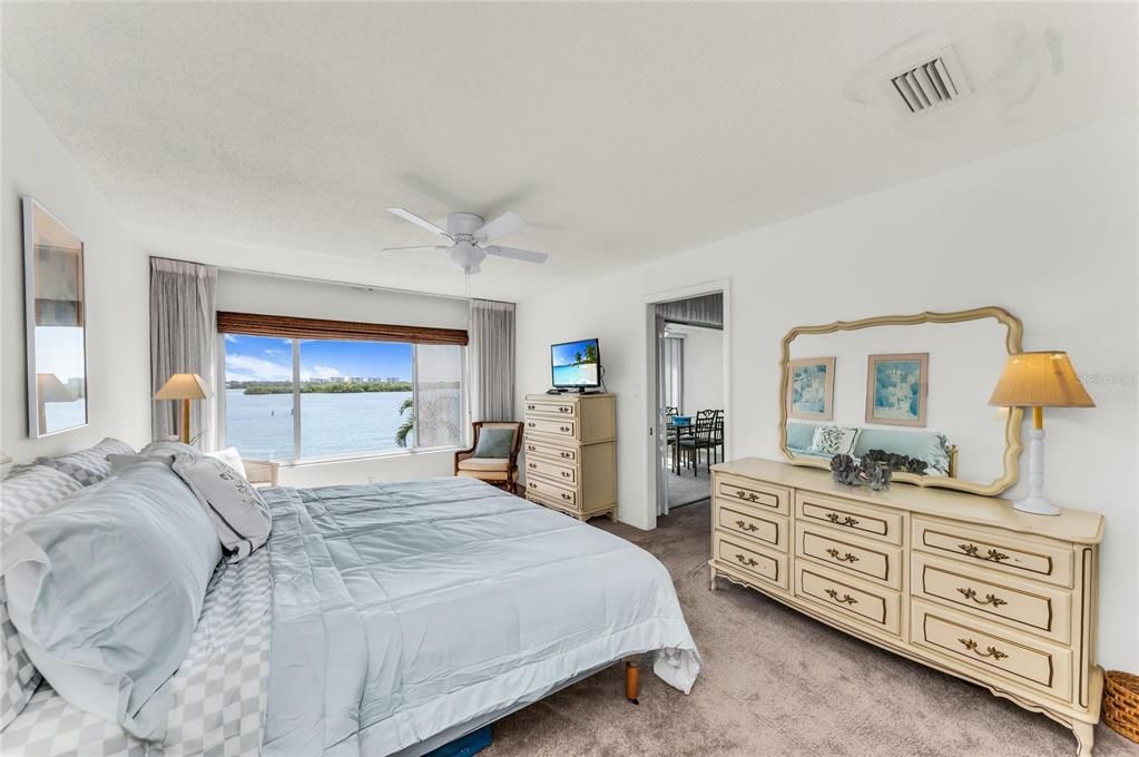 For Sale: $529,000 (2 beds, 2 baths, 1093 Square Feet)