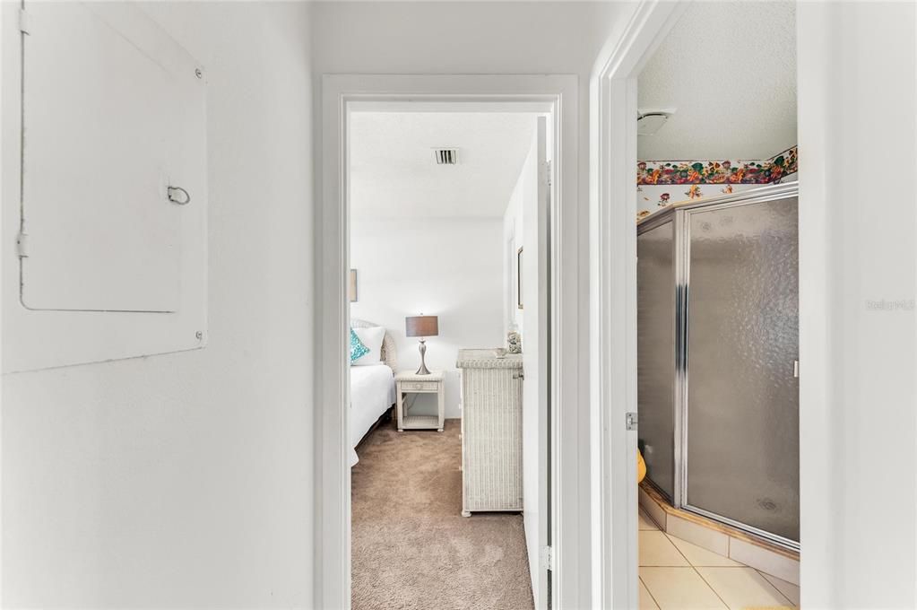 For Sale: $529,000 (2 beds, 2 baths, 1093 Square Feet)