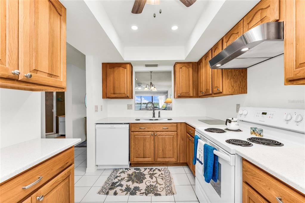 For Sale: $529,000 (2 beds, 2 baths, 1093 Square Feet)