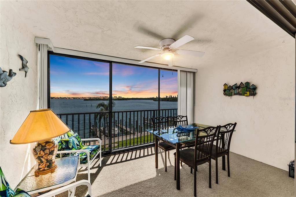 For Sale: $529,000 (2 beds, 2 baths, 1093 Square Feet)