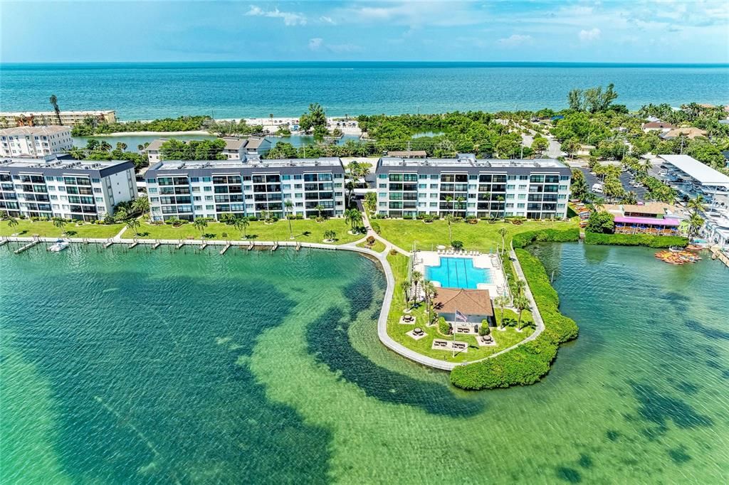 For Sale: $529,000 (2 beds, 2 baths, 1093 Square Feet)